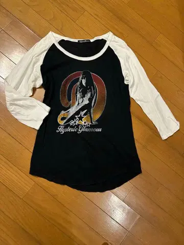 Hysteric Glamour 래글런 슬리브 티셔츠