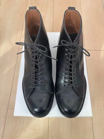 [ 새상품급 ] ichiani 클래시컬 레이스업 부츠 BLACK