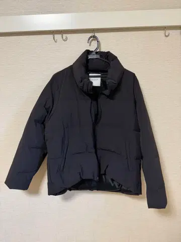 STUDIOUS 블랙 다운 자켓