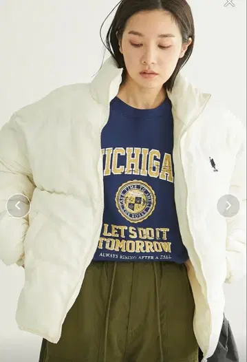 별주 원포인트 자수 오버 사이즈 스탠드 넥 충전솜 미들 기장 블루종 다운