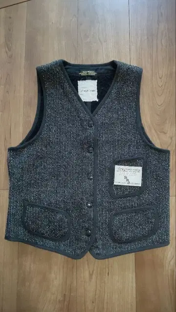 브라운즈 비치 베스트 x 일리안 로브 베스트