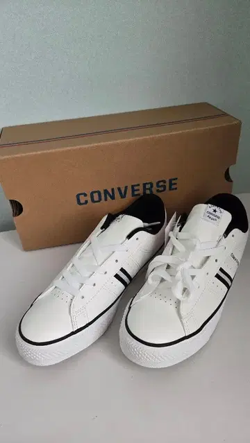 [ 새상품 미사용 ] CONVERSE 스니커즈 화이트 24.5cm