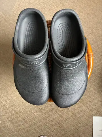 Crocs 블랙 클로그 샌들 비스트로락