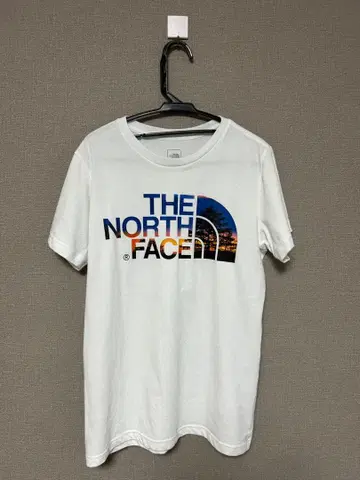THE NORTH FACE 화이트 T셔츠