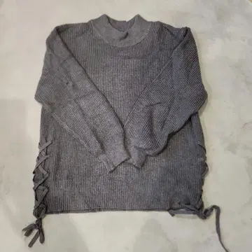 그레이 사이드 레이스업 긴팔 니트 스웨터