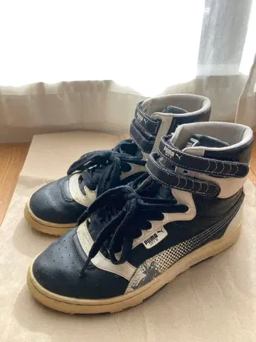 PUMA SKY 하이컷 스니커즈 블랙/화이트