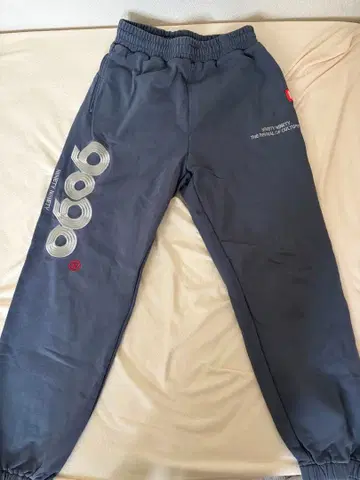 9090 OG Logo 시리즈 스웨트 팬츠