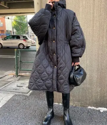 [ AIC. ] 충전솜 퀼팅 오버 사이즈 후디 코트