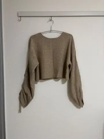 베이지 프리크 스마트 셋업 니트