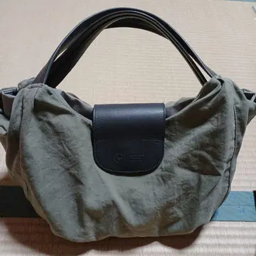 올리브 열매로 염색한 토트백입니다. 사이즈 세로 40cm 가로 26cm