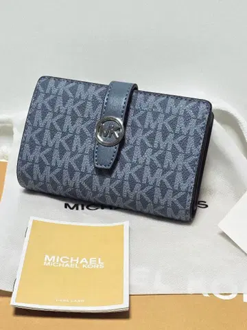 마이클코어스 GREENWICH 탭 지퍼 어라운드 지갑 미디엄