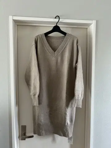 새상품 Ungrid V넥 미들 기장 니트 원피스