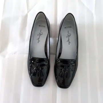 블랙 태슬 로퍼