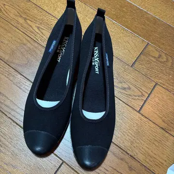 KISS X SPORT 블랙 플랫슈즈