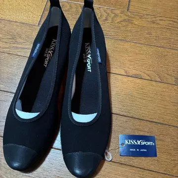 KISS X SPORT 블랙 플랫슈즈