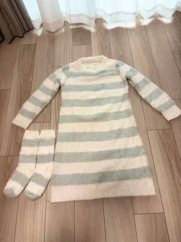 [ 미사용 ] 젤라또피케 원피스 룸웨어 & 삭스