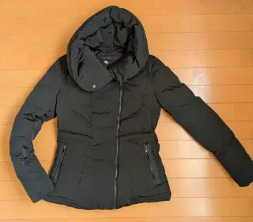 ZARA 후드 부착 블랙 다운 자켓 S 사이즈