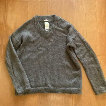 YSTRDY's TMRRW 그레이 V넥 스웨터 M 사이즈 상당