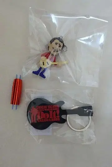 야자와 에이요시 2025 도쿄 돔 한정판 기타 모양 키링, 트래블 테이프