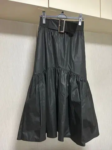 블랙 플레어 스커트 장식 벨트 포함