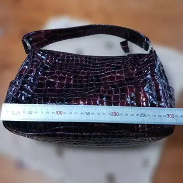 COCCOFIORE 에나멜 가죽 다크 레드 숄더백