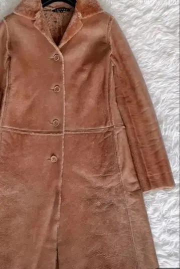 Theory 무스탕 코트