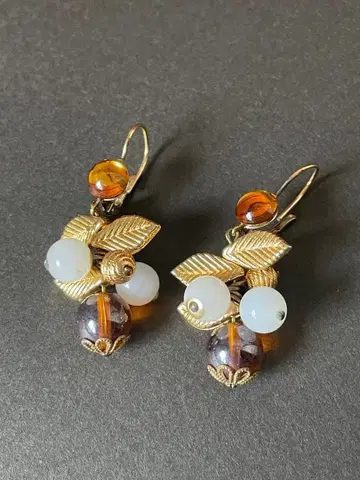 브라운 계열 잎과 과일 모티브 귀걸이