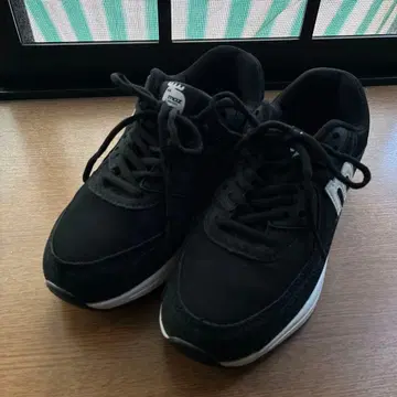 moz 블랙 스니커즈 에어쿠션 24cm 블랙