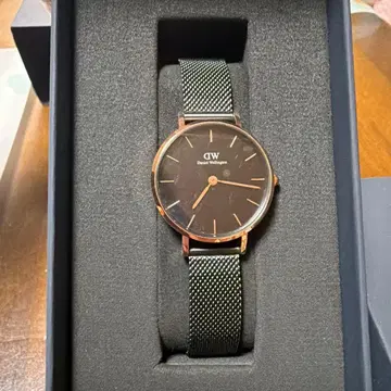 Daniel Wellington 블랙 메쉬 손목시계 28mm