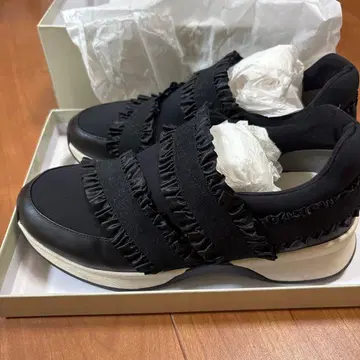 ANTEPRIMA 프릴 스니커즈 블랙