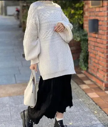 UNIFIRO 아이보리 케이블 니트 긴팔