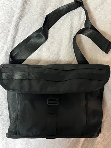 WILDTHINGS 블랙 숄더백 플랩식