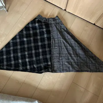 플레어 스커트 블랙과 그레이 체크 무늬 F