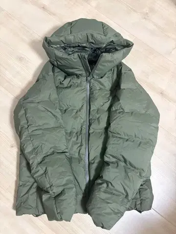 새상품급 1번만 사용 유니클로 심리스 다운 후드티 다운 자켓 L 남성용