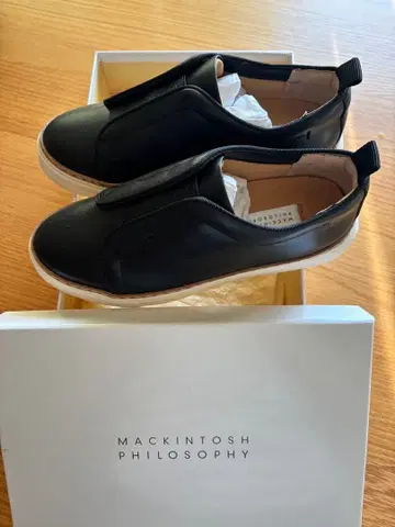 새상품 매킨토시 통굽 스니커즈 블랙 23.5cm