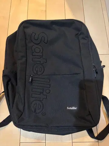 Satellite 블랙 백팩