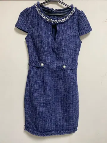 IRMA 네이비 펄 장식 타이트 드레스