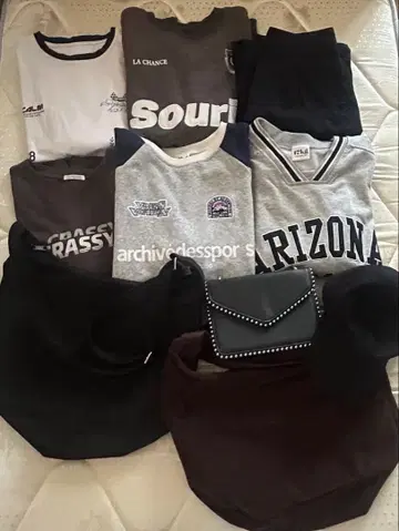 여성용 의류 묶음 판매 후드티 긴팔 반팔 백 모자 캡