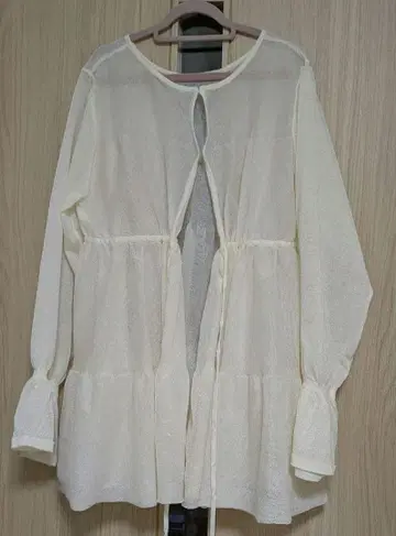 Mystic 아이보리 프릴 긴팔 가디건