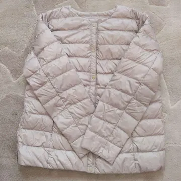 미사용 새상품 베이지 다운 자켓 단추식 사이즈 L