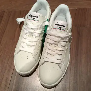 diadora 화이트 스니커즈