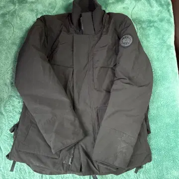 Canada Goose 블랙 다운 자켓 M