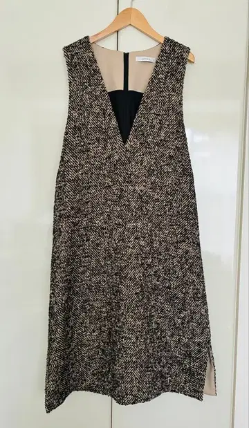 ADORE 트위드 V넥 원피스