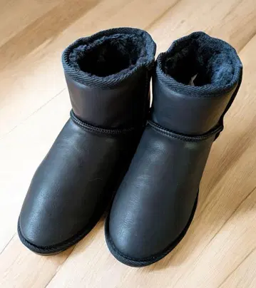 OZOC [인힐 깔창 포함] 가죽 느낌 어그 부츠