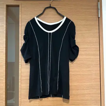 UNITED TOKYO 블랙 퍼프 슬리브 반팔 셔츠