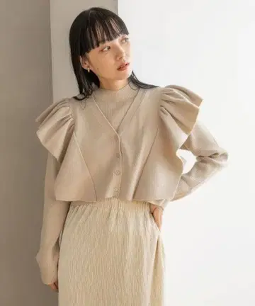 [ 새상품 ] LOWRYSFARM 멀티WAY 프릴 2P 니트 베이지