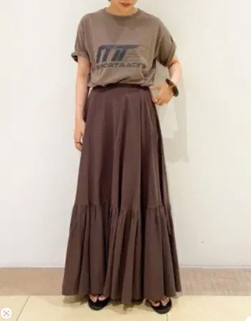 브라운 플레어 스커트 티어드 디자인