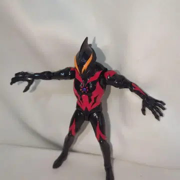 울트라맨 벨리알 울트라 액션 피규어