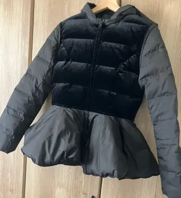 chesty 체스티 롱 다운 자켓 페플럼 블랙 1