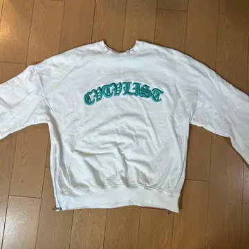 카탈리스트 화이트 맨투맨 자수